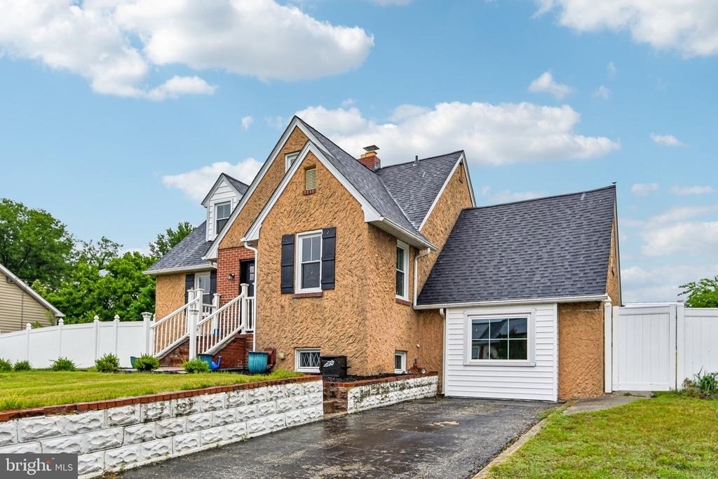 105 Dinsmore Avenue - Photo 1