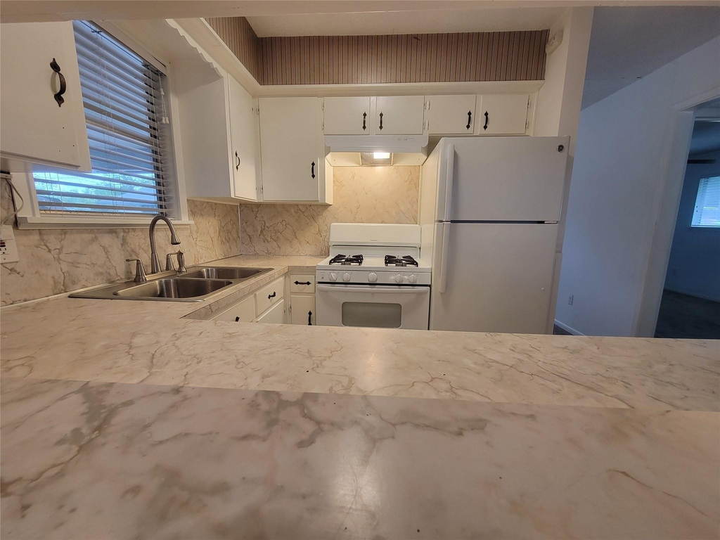 5806 Nassau Dr - Photo 16