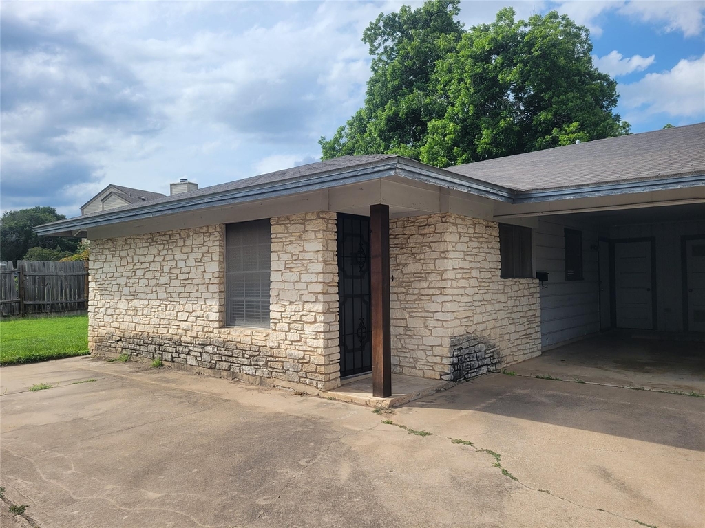 5806 Nassau Dr - Photo 0