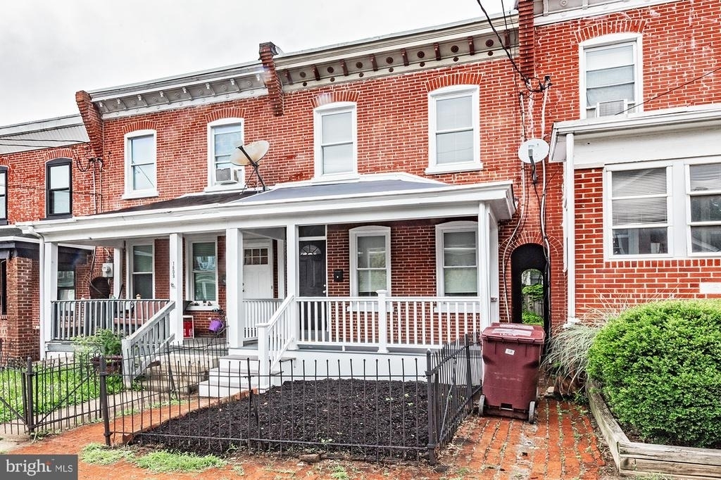 1607 Howland Street - Photo 0