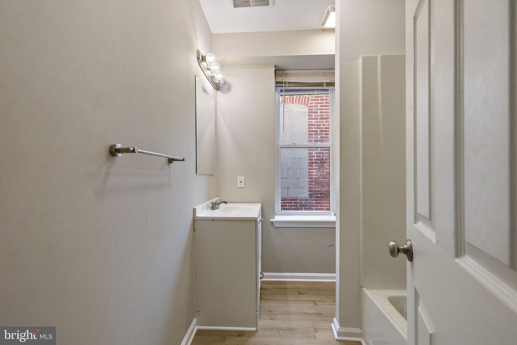827 N Jackson Street - Photo 8