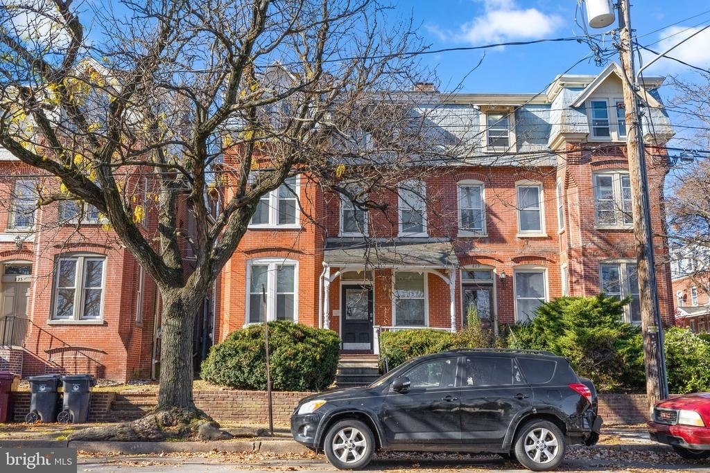 827 N Jackson Street - Photo 0