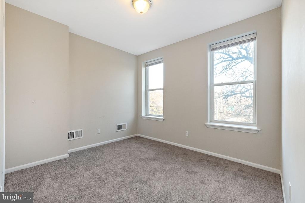827 N Jackson Street - Photo 6