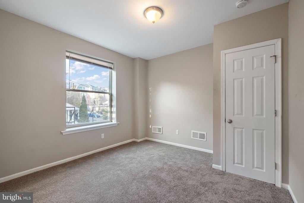 827 N Jackson Street - Photo 7