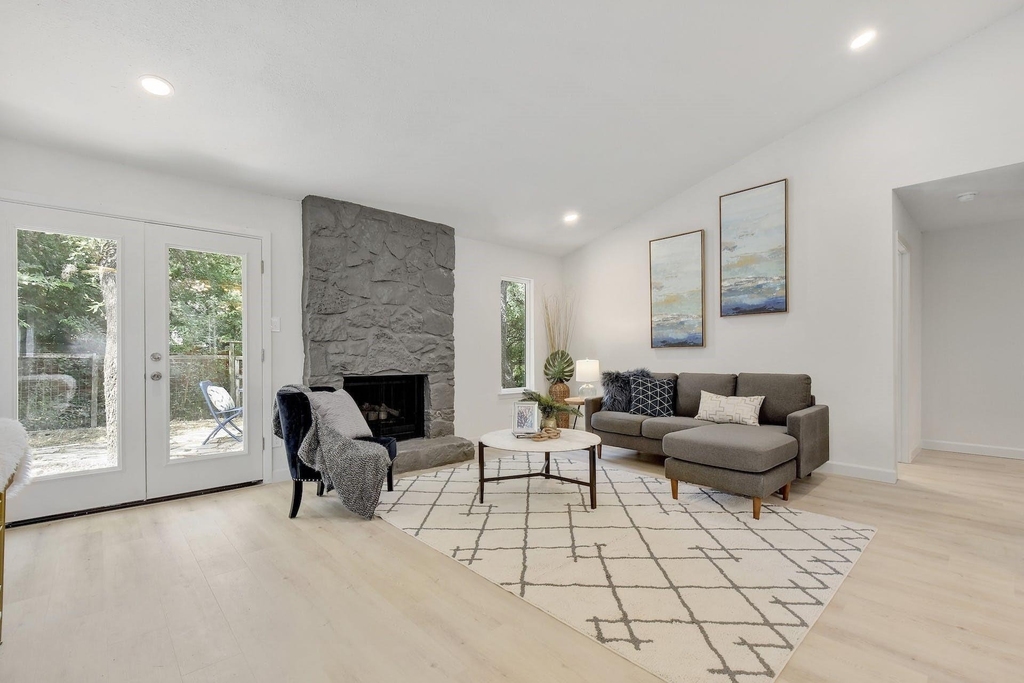 4011 Eskew Dr - Photo 0