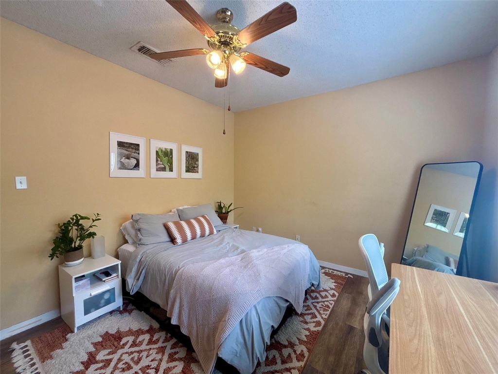 915 W 23rd St - Photo 21