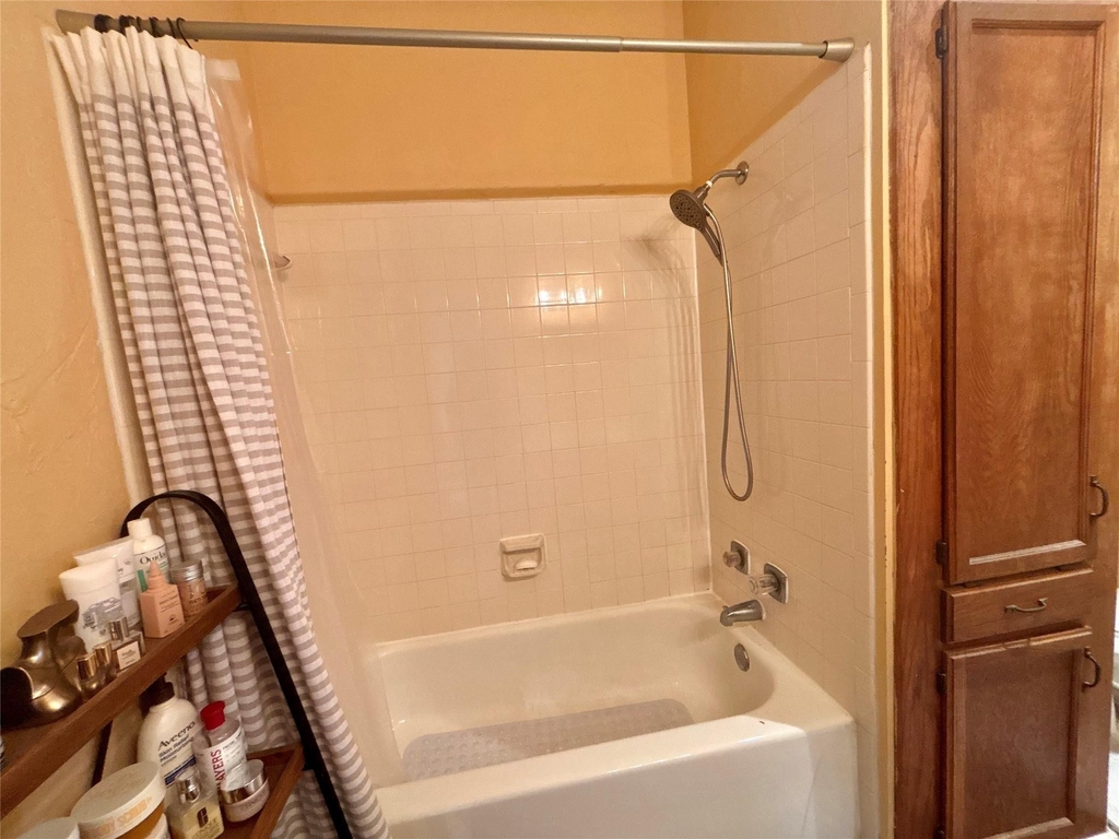 915 W 23rd St - Photo 18