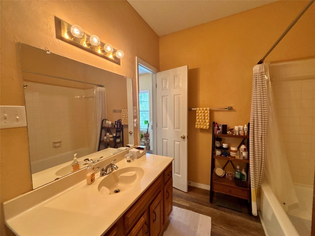 915 W 23rd St - Photo 16