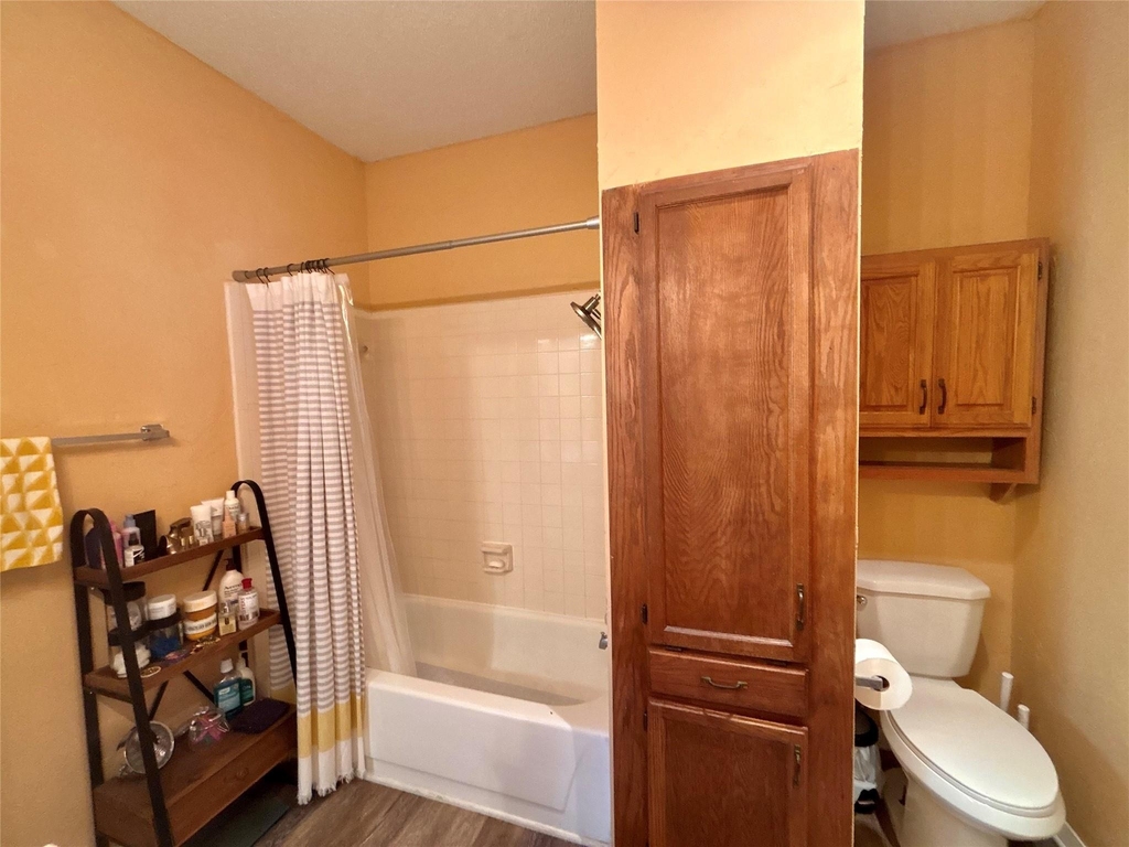 915 W 23rd St - Photo 17