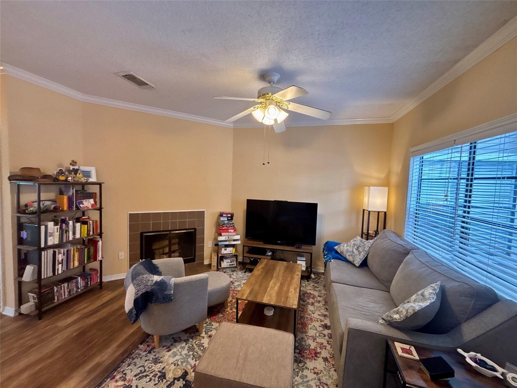 915 W 23rd St - Photo 5