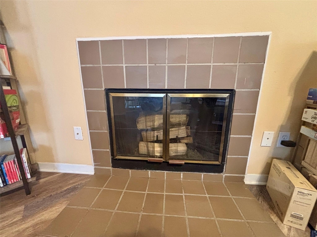 915 W 23rd St - Photo 6