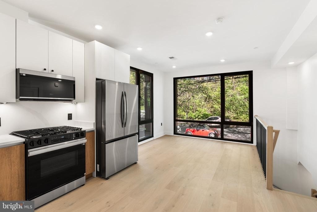2504 41st Street Nw - Photo 3