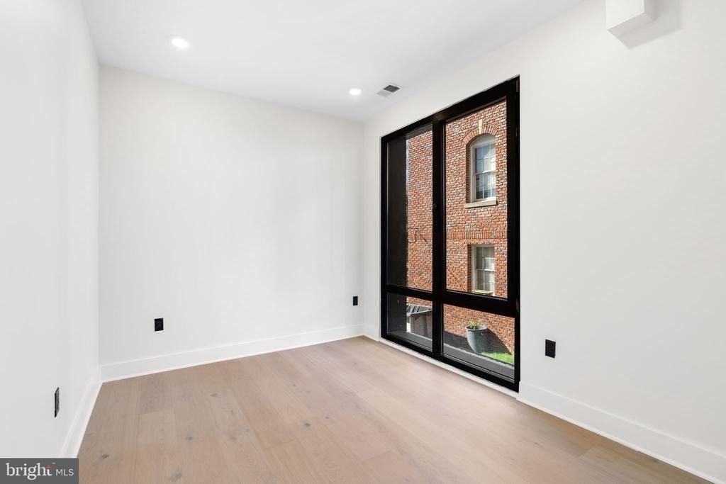 2504 41st Street Nw - Photo 11