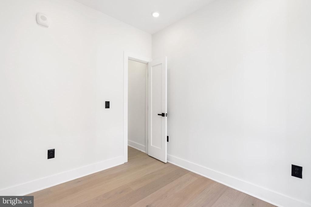 2504 41st Street Nw - Photo 10