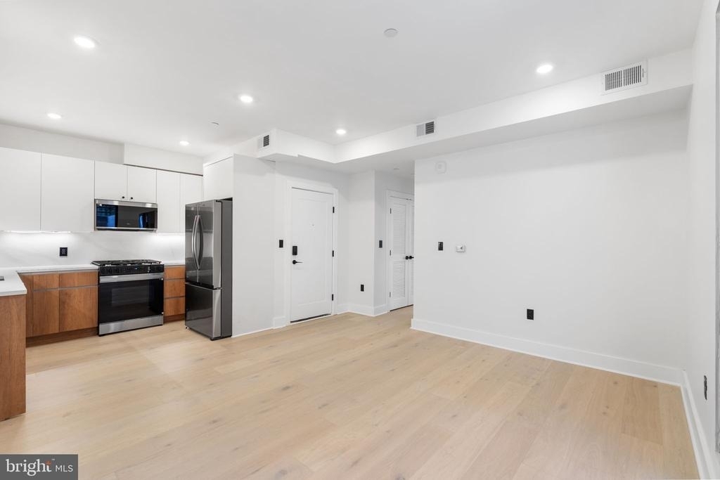 2504 41st Street Nw - Photo 4