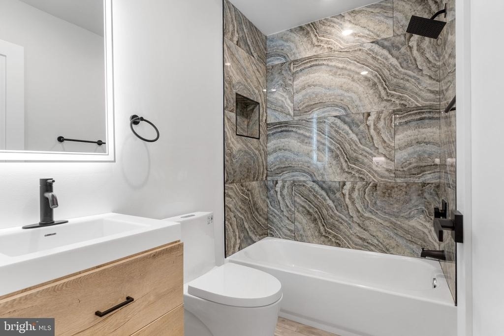 2504 41st Street Nw - Photo 11