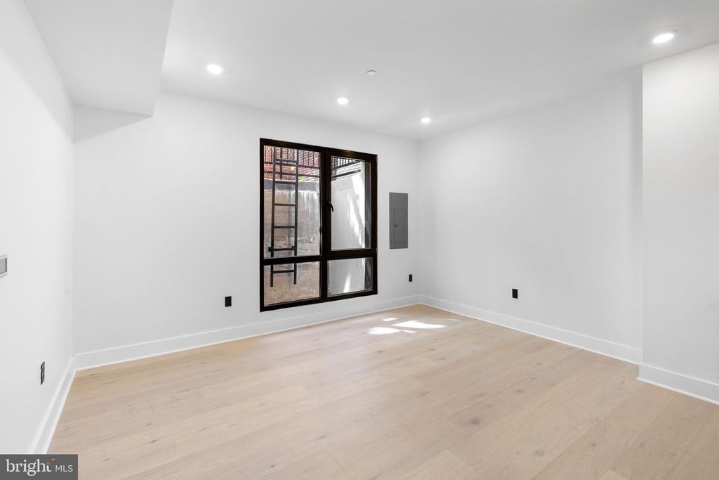 2504 41st Street Nw - Photo 6