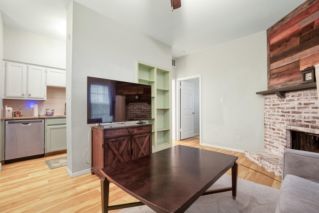 2810 Nueces St - Photo 6