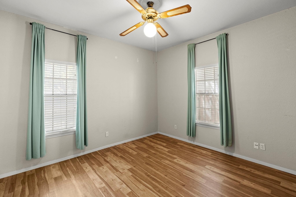 2810 Nueces St - Photo 14