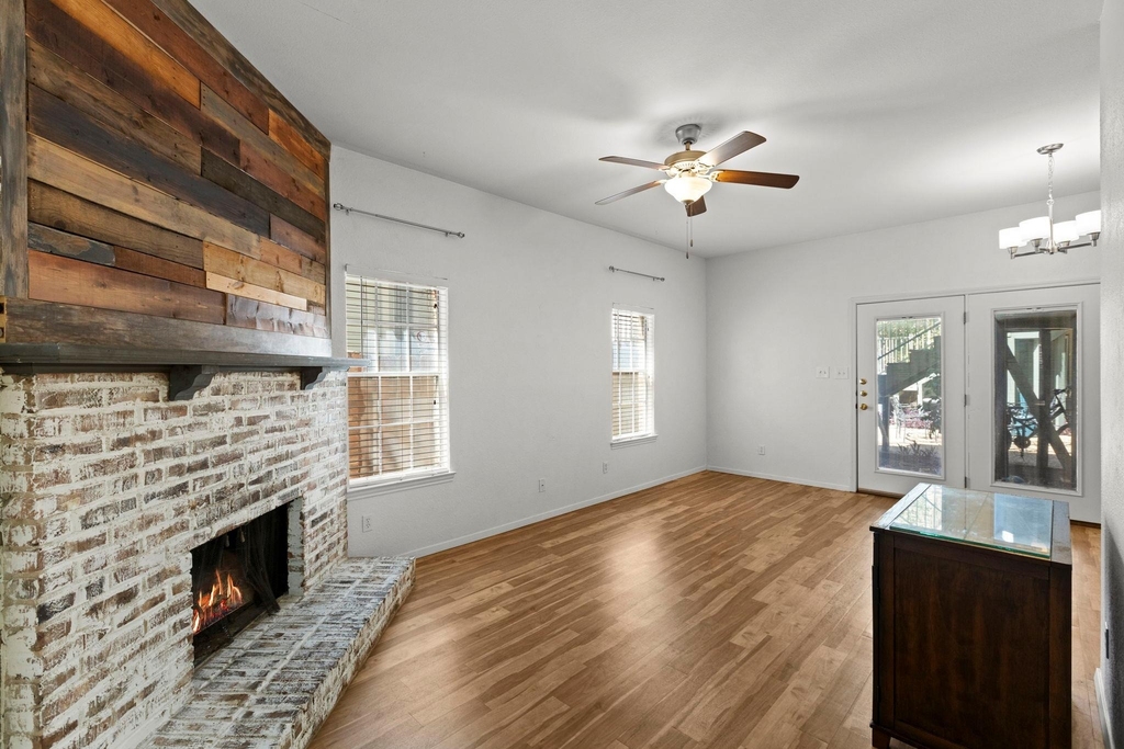 2810 Nueces St - Photo 19