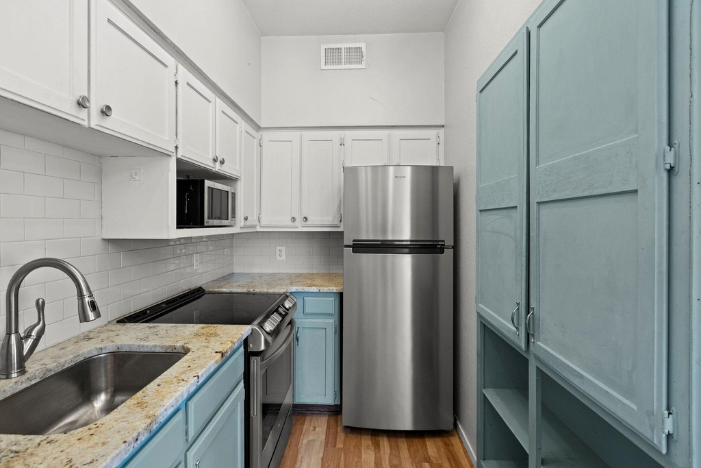 2810 Nueces St - Photo 8