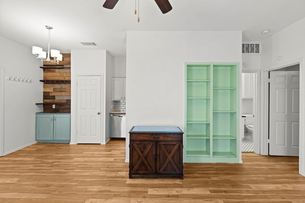 2810 Nueces St - Photo 11