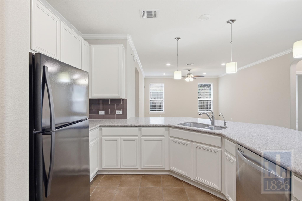 4906 Madrid Dr - Photo 2
