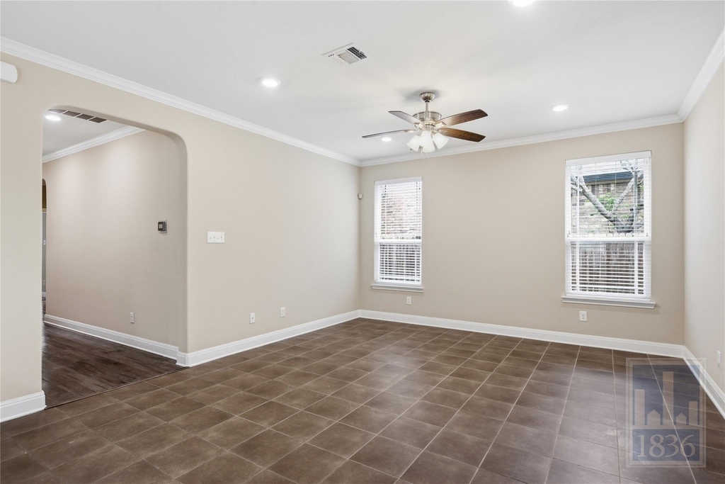 4906 Madrid Dr - Photo 11