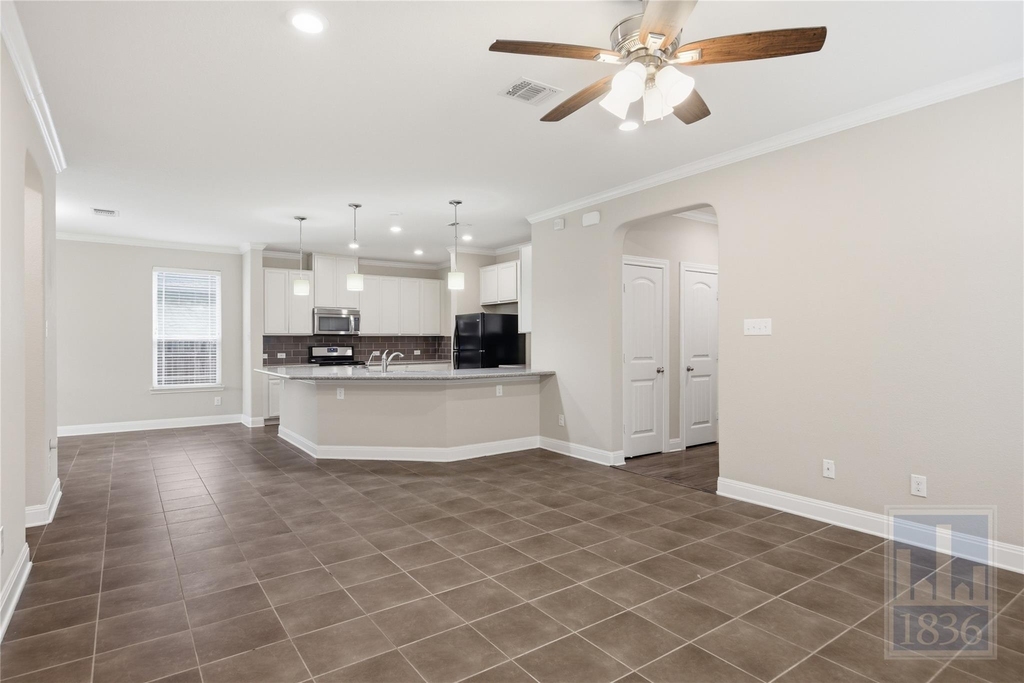 4906 Madrid Dr - Photo 5