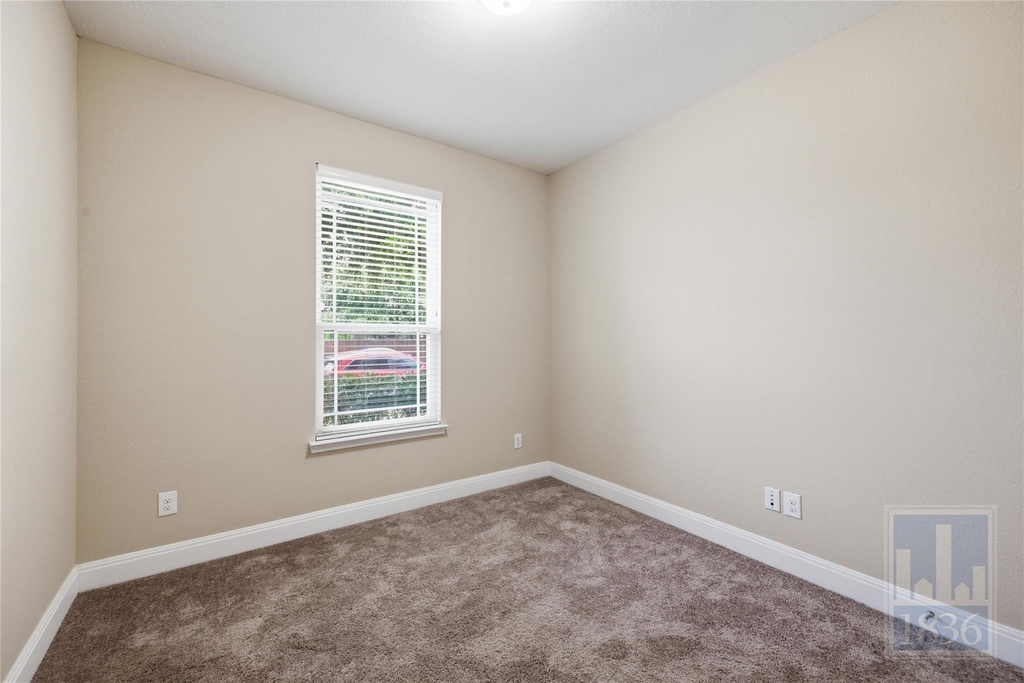 4906 Madrid Dr - Photo 10