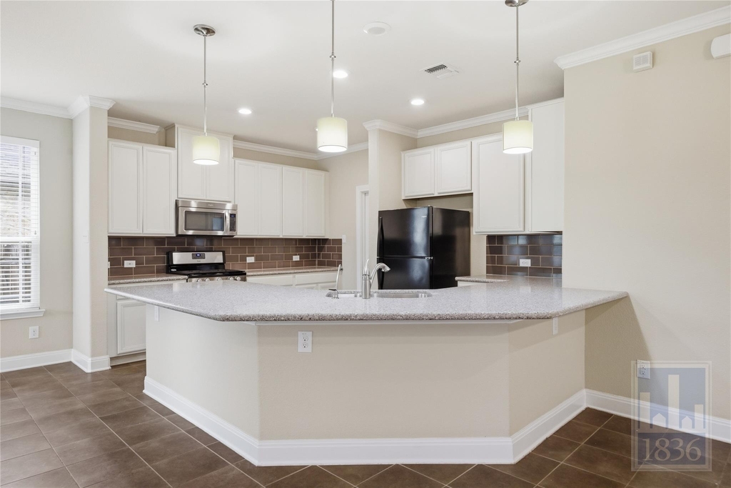 4906 Madrid Dr - Photo 4