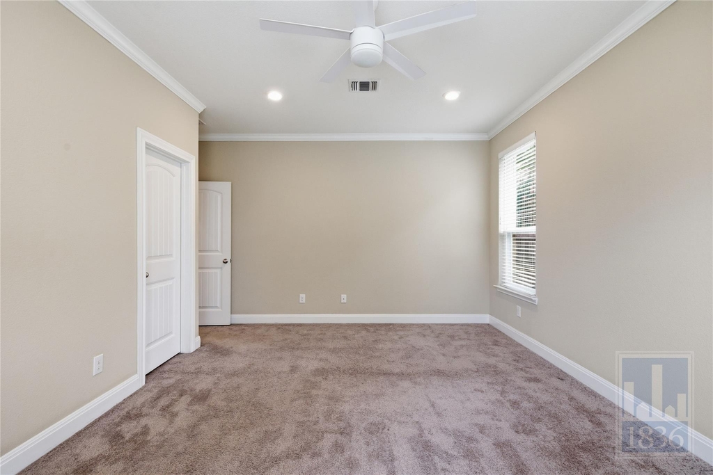 4906 Madrid Dr - Photo 9