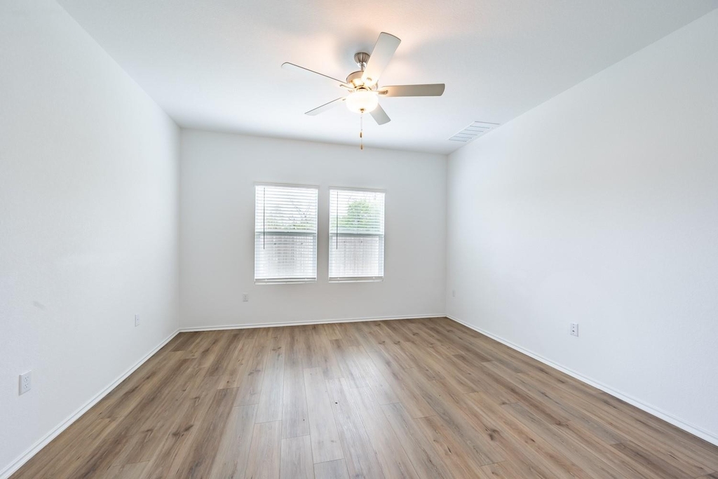 10217 Prague Ct - Photo 13