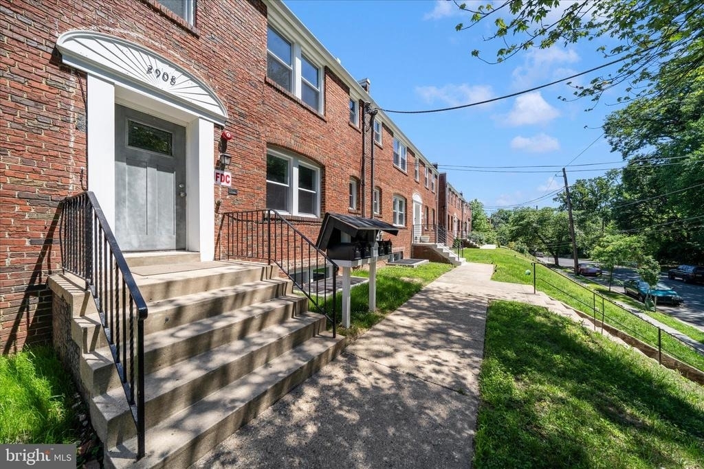 2908 2nd Street Se - Photo 2