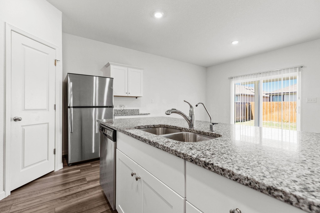 409 Line Of Fire Way - Photo 6
