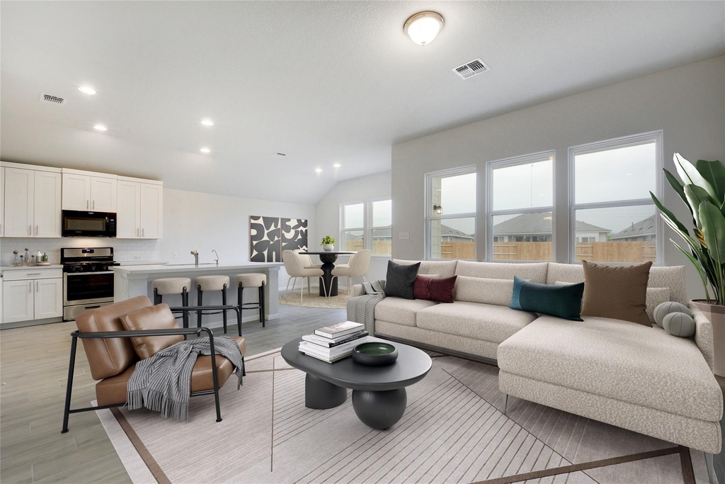 134 Edgewater Trl - Photo 0
