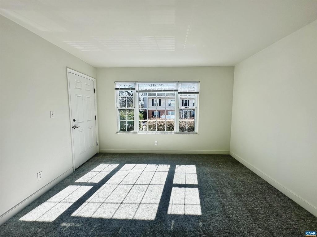 845 Fountain Ct - Photo 5
