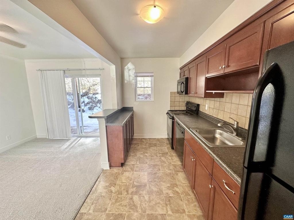 845 Fountain Ct - Photo 0