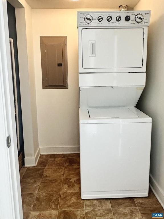 845 Fountain Ct - Photo 2