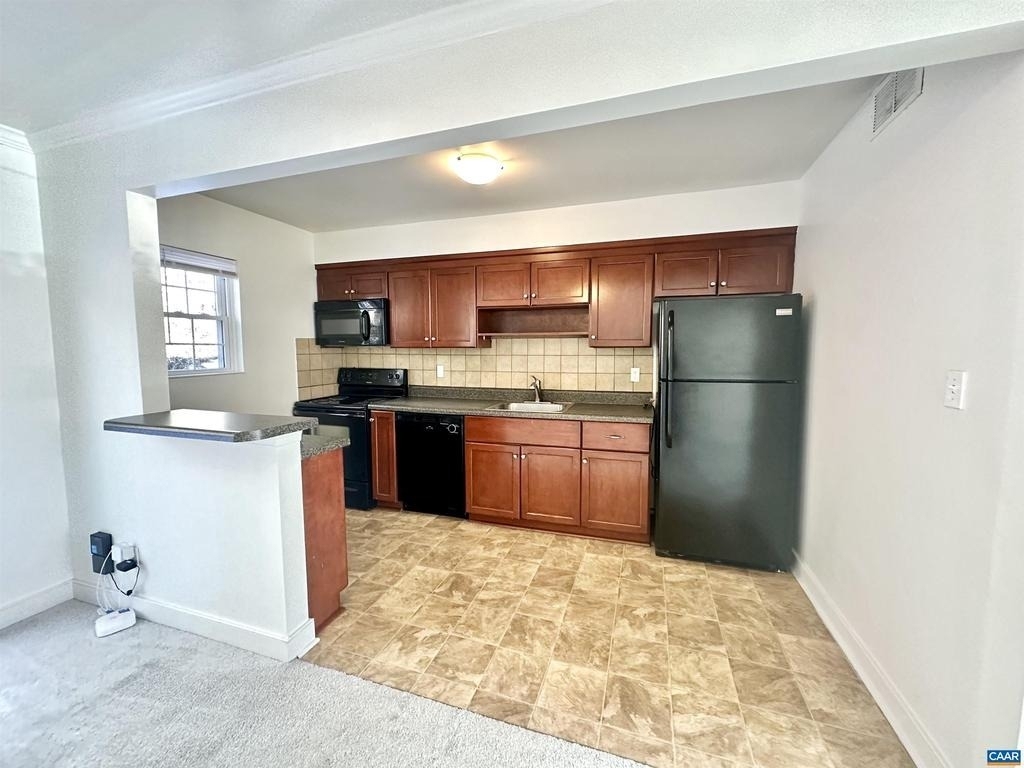845 Fountain Ct - Photo 1