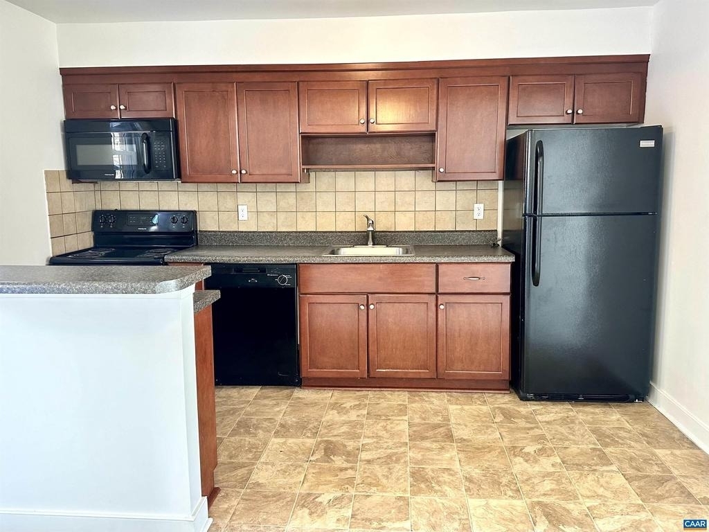 845 Fountain Ct - Photo 6