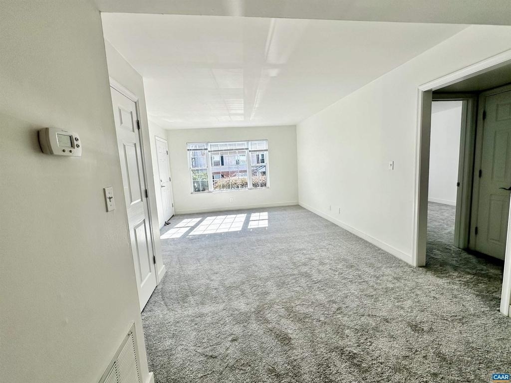 835 Fountain Ct - Photo 3
