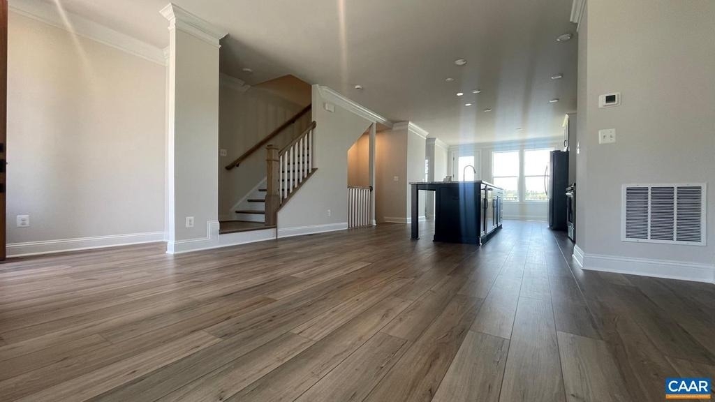4006 Varick St - Photo 3