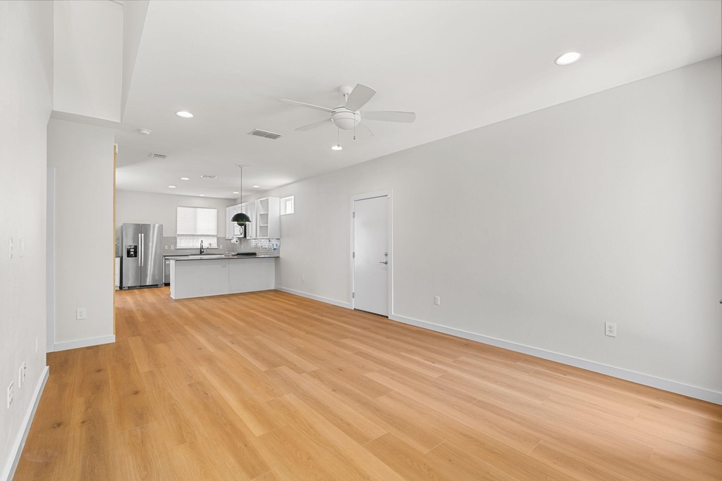 705 N Bluff Dr - Photo 10