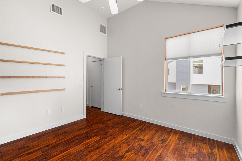 705 N Bluff Dr - Photo 18