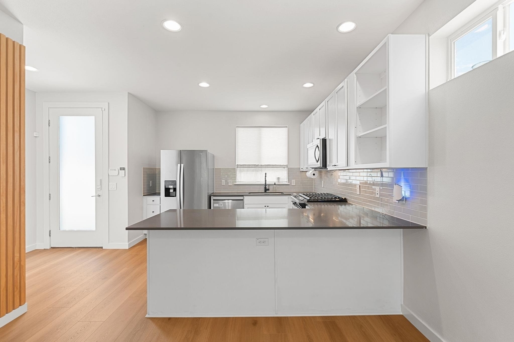 705 N Bluff Dr - Photo 4