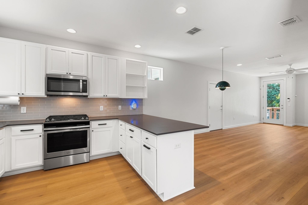 705 N Bluff Dr - Photo 3