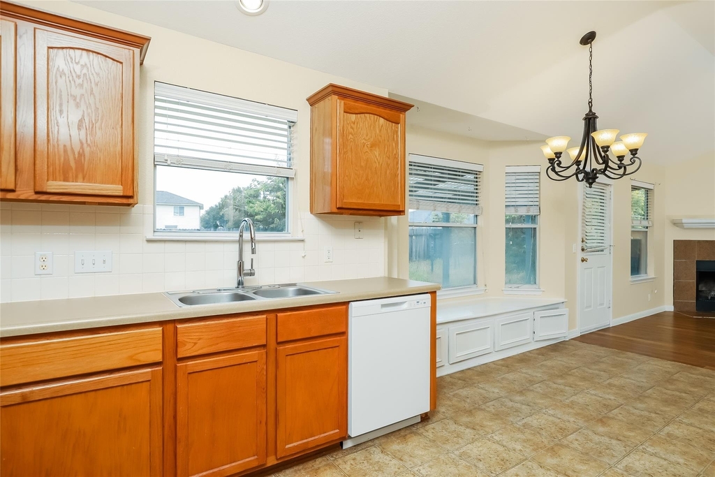 1561 Kenneys Way - Photo 10