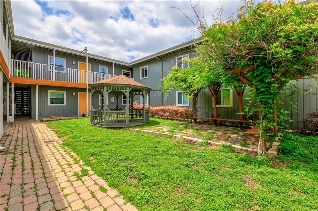 2401 Manor Rd - Photo 13