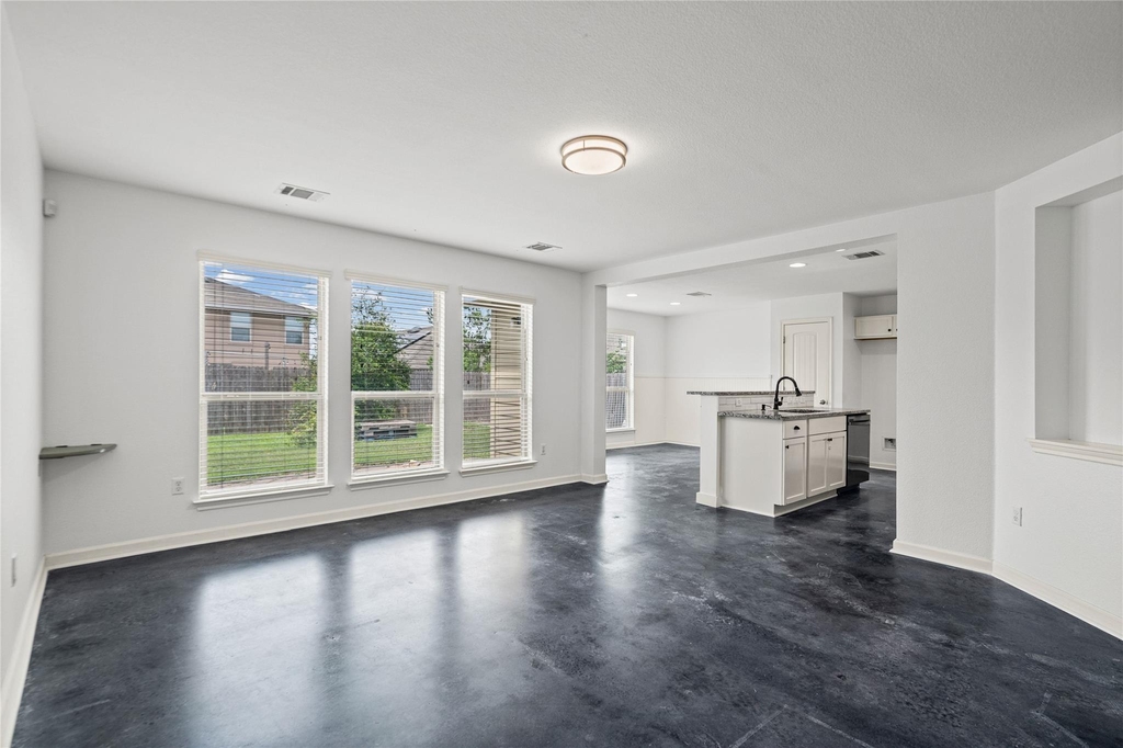 15105 Verela Dr - Photo 2